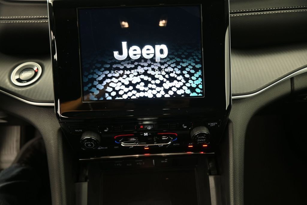 New 2026 Jeep Grand Cherokee L Laredo RWD image 4