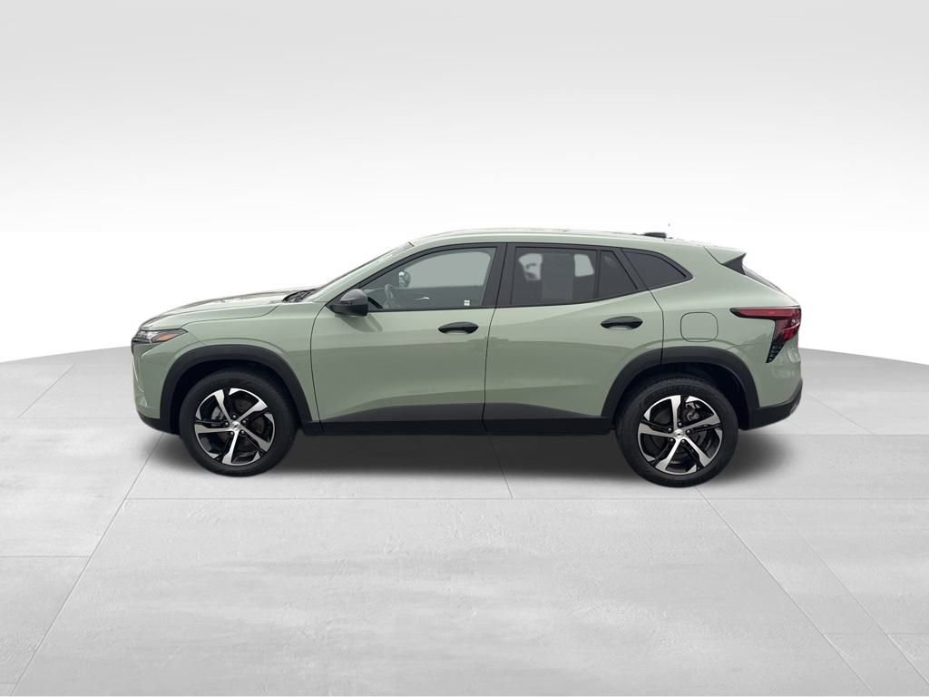 Used 2024 Chevrolet Trax RS w/ Driver Confidence Package image 2