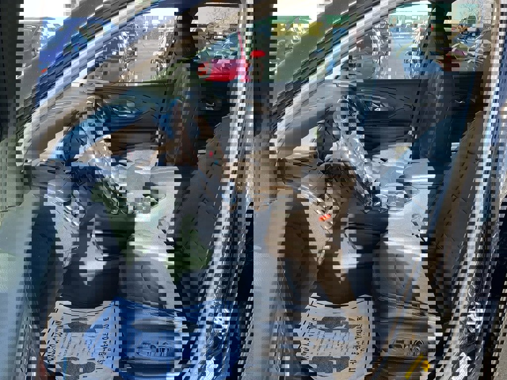 Used 2020 GMC Terrain SLT w/ Preferred Package image 2