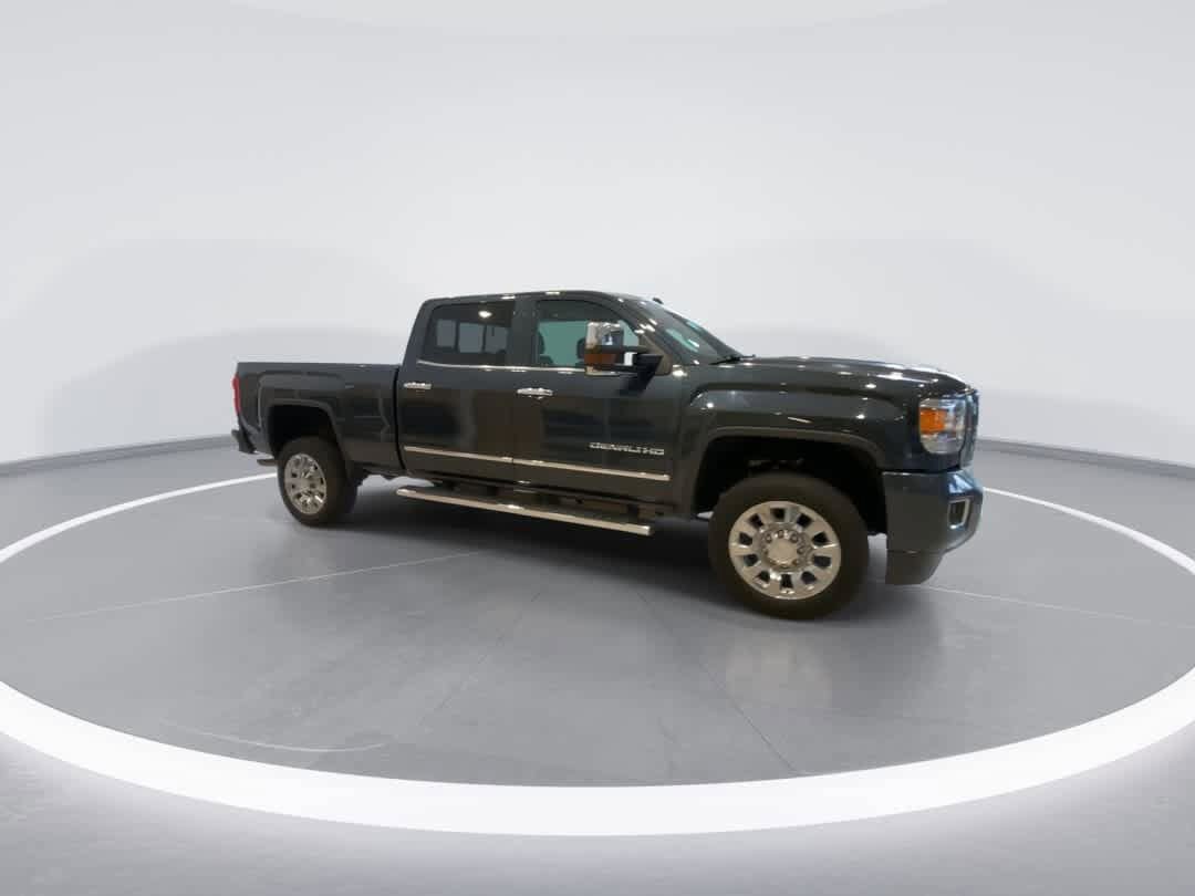 Used 2019 GMC Sierra 2500 Denali w/ Suspension Package, Off-Road AWD/4WD image 2