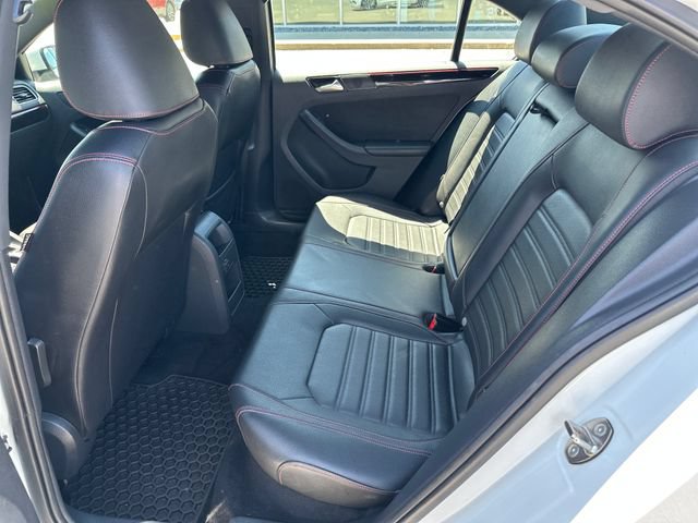 Used 2018 Volkswagen Jetta GLI FWD image 32