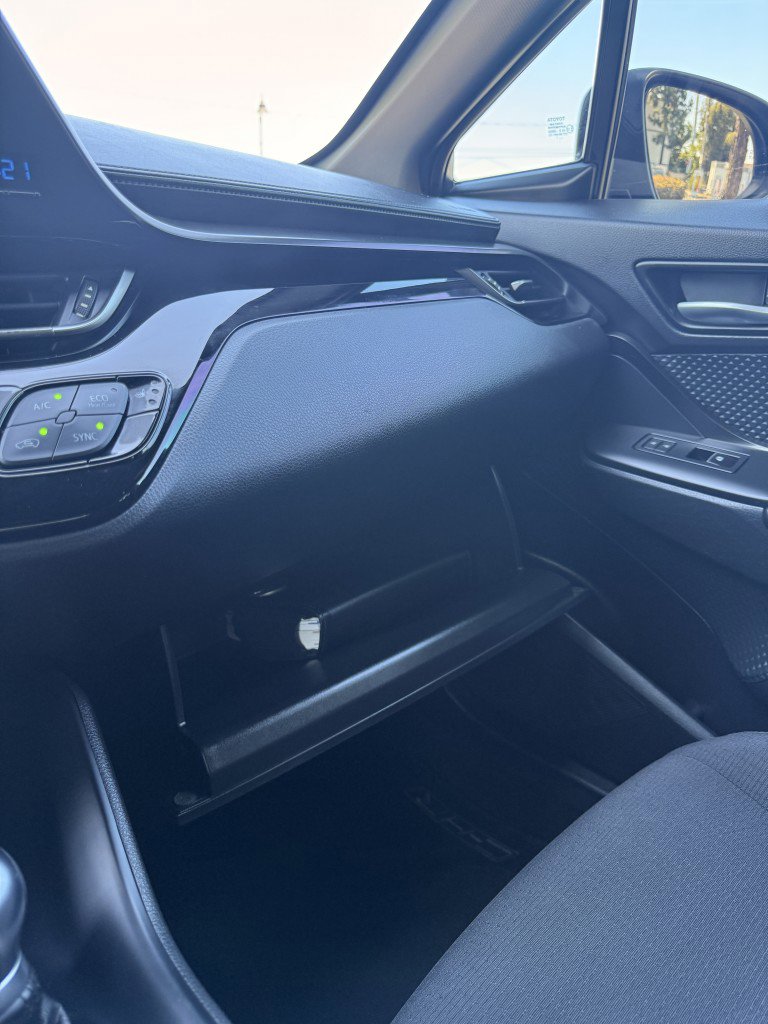 Used 2018 Toyota C-HR XLE FWD image 34
