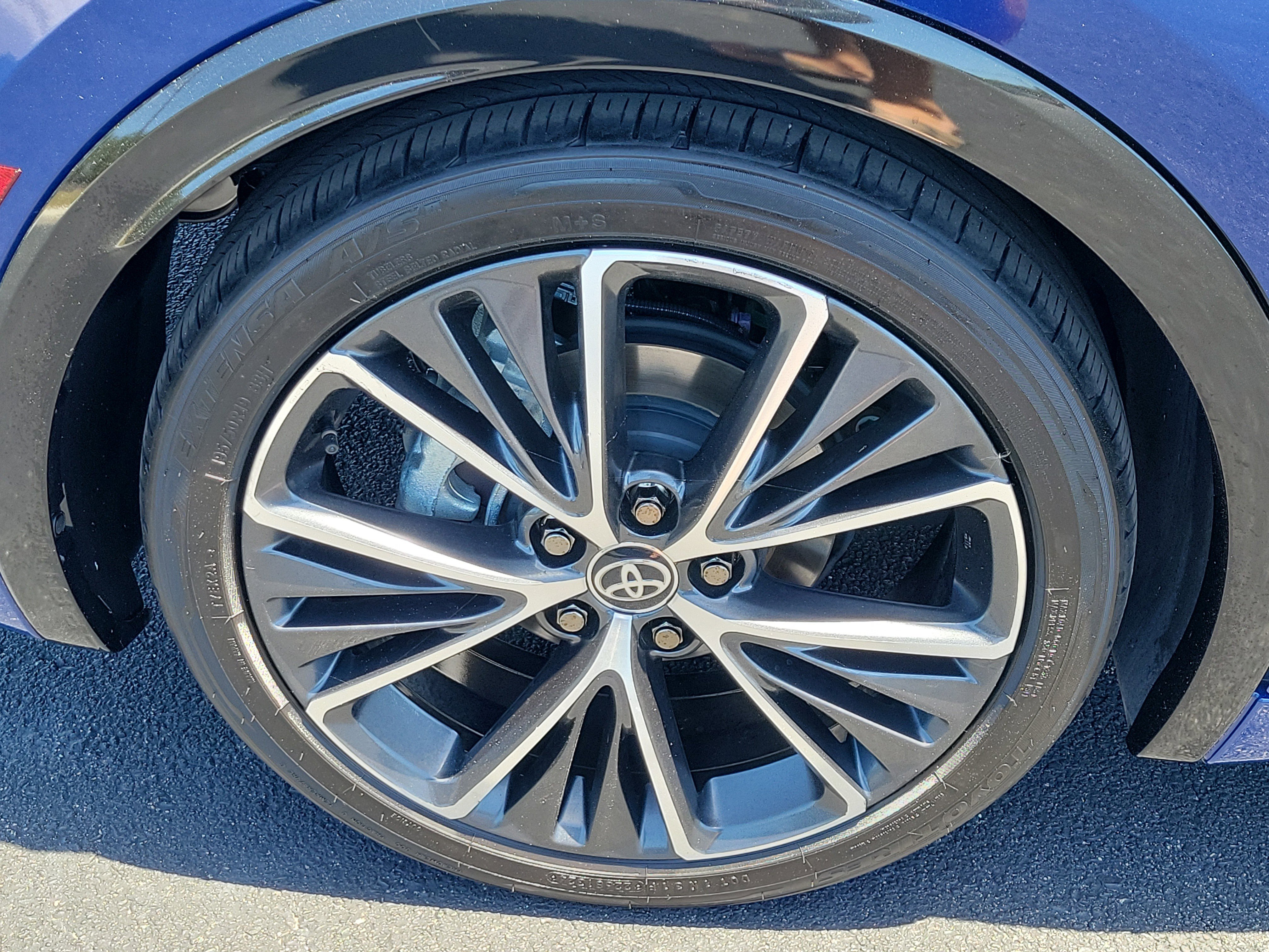 Used 2024 Toyota Prius Limited w/ Limited Premium Package FWD image 10