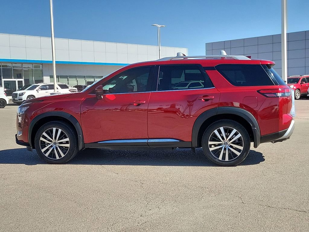 Used 2024 Nissan Pathfinder Platinum w/ Black Appearance Package FWD image 6
