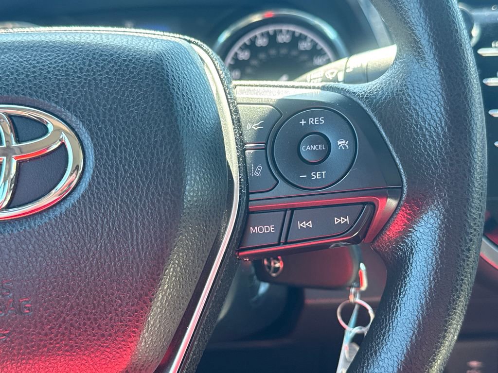 Used 2018 Toyota Camry LE FWD image 19