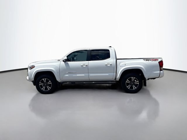 Used 2017 Toyota Tacoma TRD Sport w/ Tow Package (A/T) AWD/4WD image 9