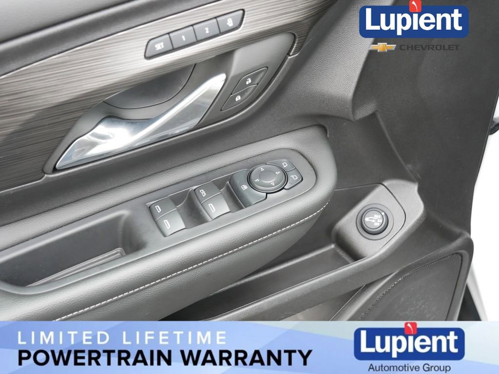 Used 2024 GMC Terrain SLT w/ Infotainment Package II image 16