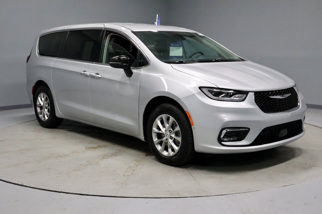 Used 2024 Chrysler Pacifica Touring-L