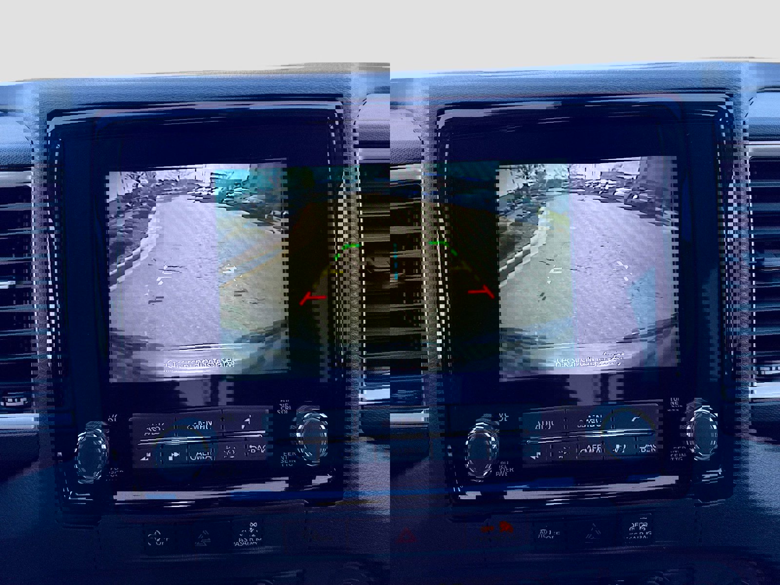 Used 2024 Nissan Frontier SL w/ Technology Package image 14