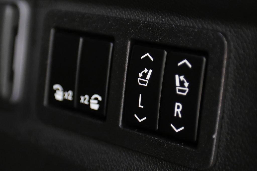 Used 2026 GMC Yukon Denali Ultimate AWD/4WD image 14