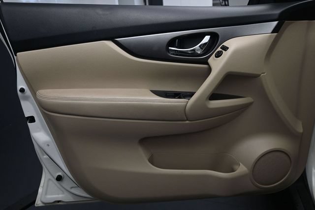 Used 2015 Nissan Rogue SV w/ SV Premium Package FWD image 40