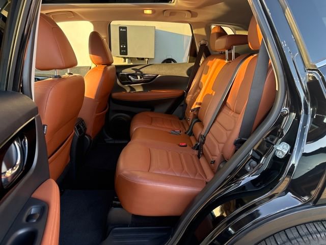 Used 2018 Nissan Rogue SL w/ Premium Package image 24