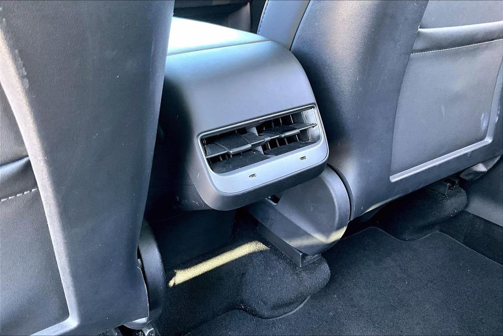 Used 2021 Tesla Model Y Long Range image 10