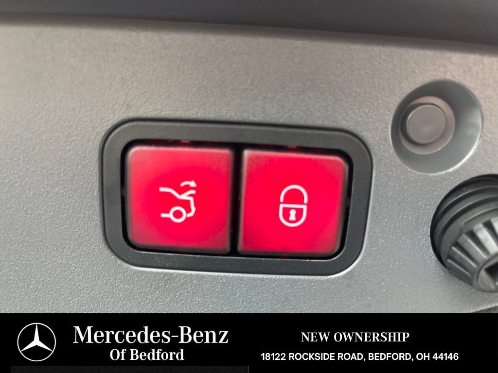 Used 2011 Mercedes-Benz SL 550 image 15