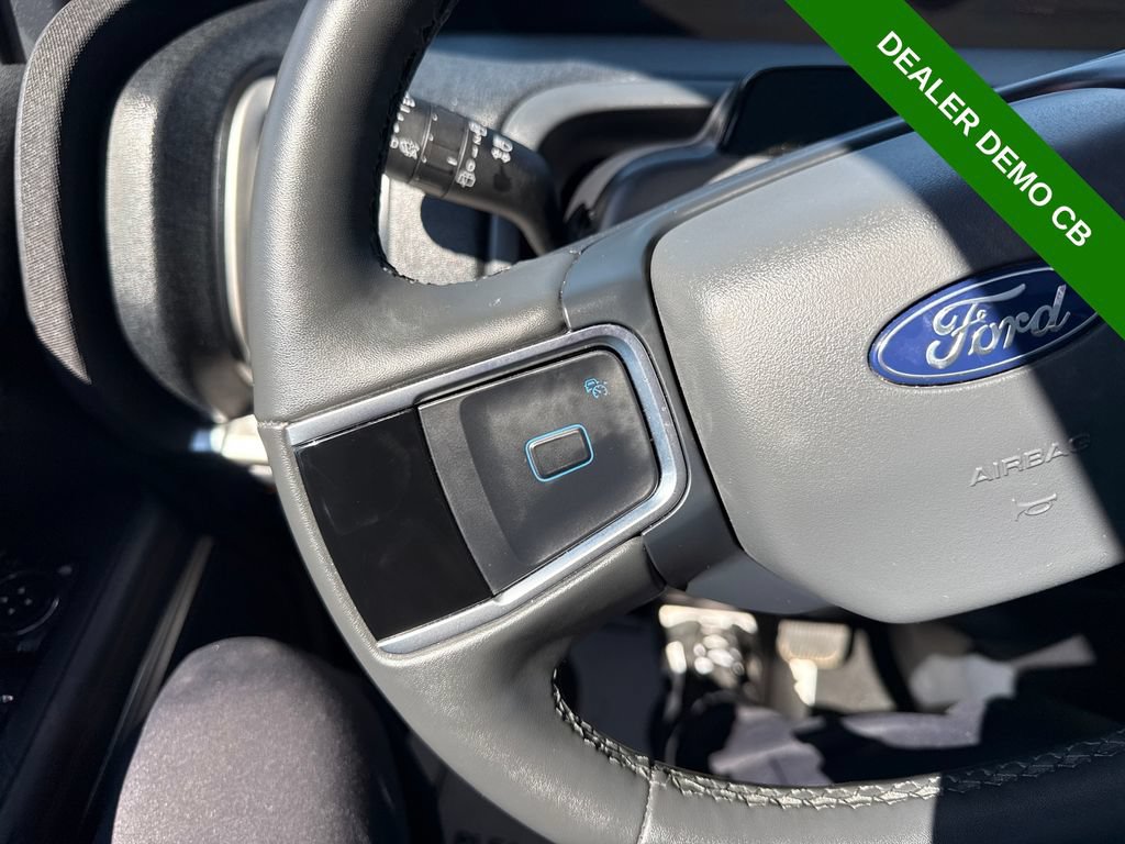 Used 2025 Ford Expedition Active AWD/4WD image 32