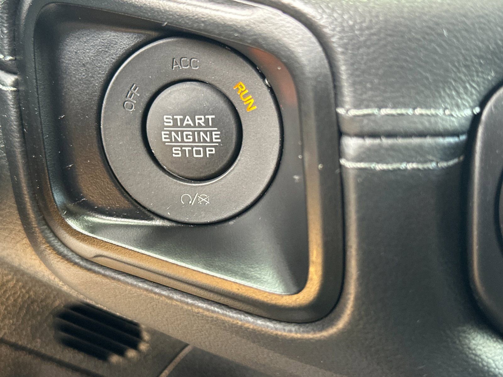 Used 2025 Jeep Wrangler Unlimited Sahara AWD/4WD image 21