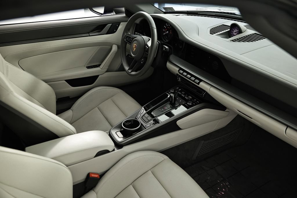 Certified 2024 Porsche 911 Targa 4S AWD/4WD image 30