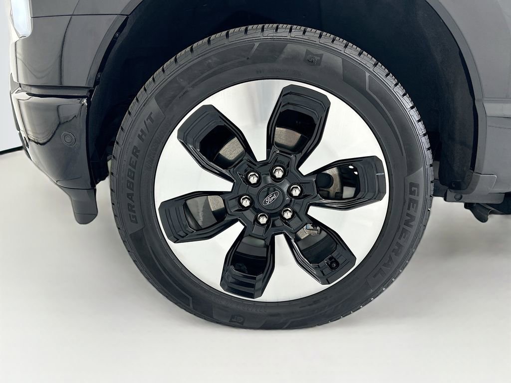 Used 2023 Ford F150 Lightning Platinum image 29