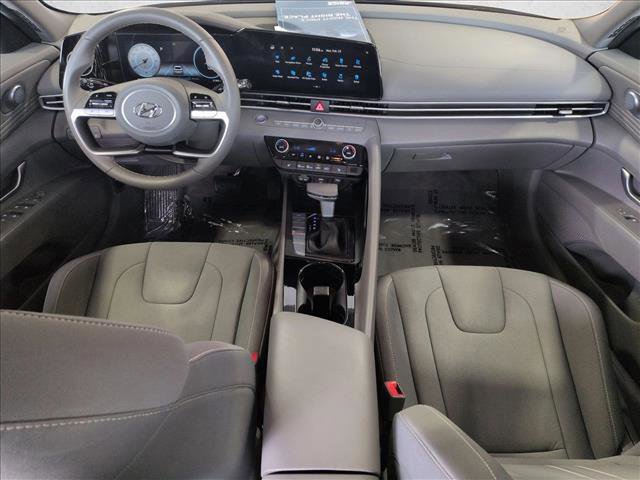 Used 2023 Hyundai Elantra SEL w/ Convenience Package image 17