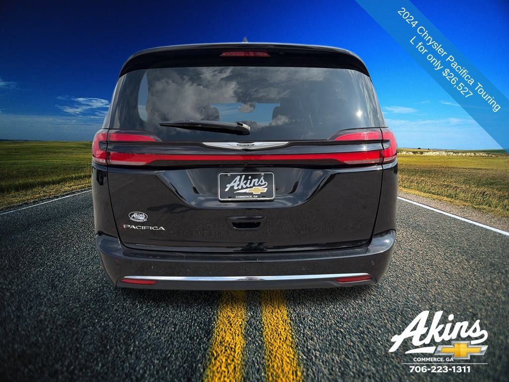 Used 2024 Chrysler Pacifica Touring-L image 6