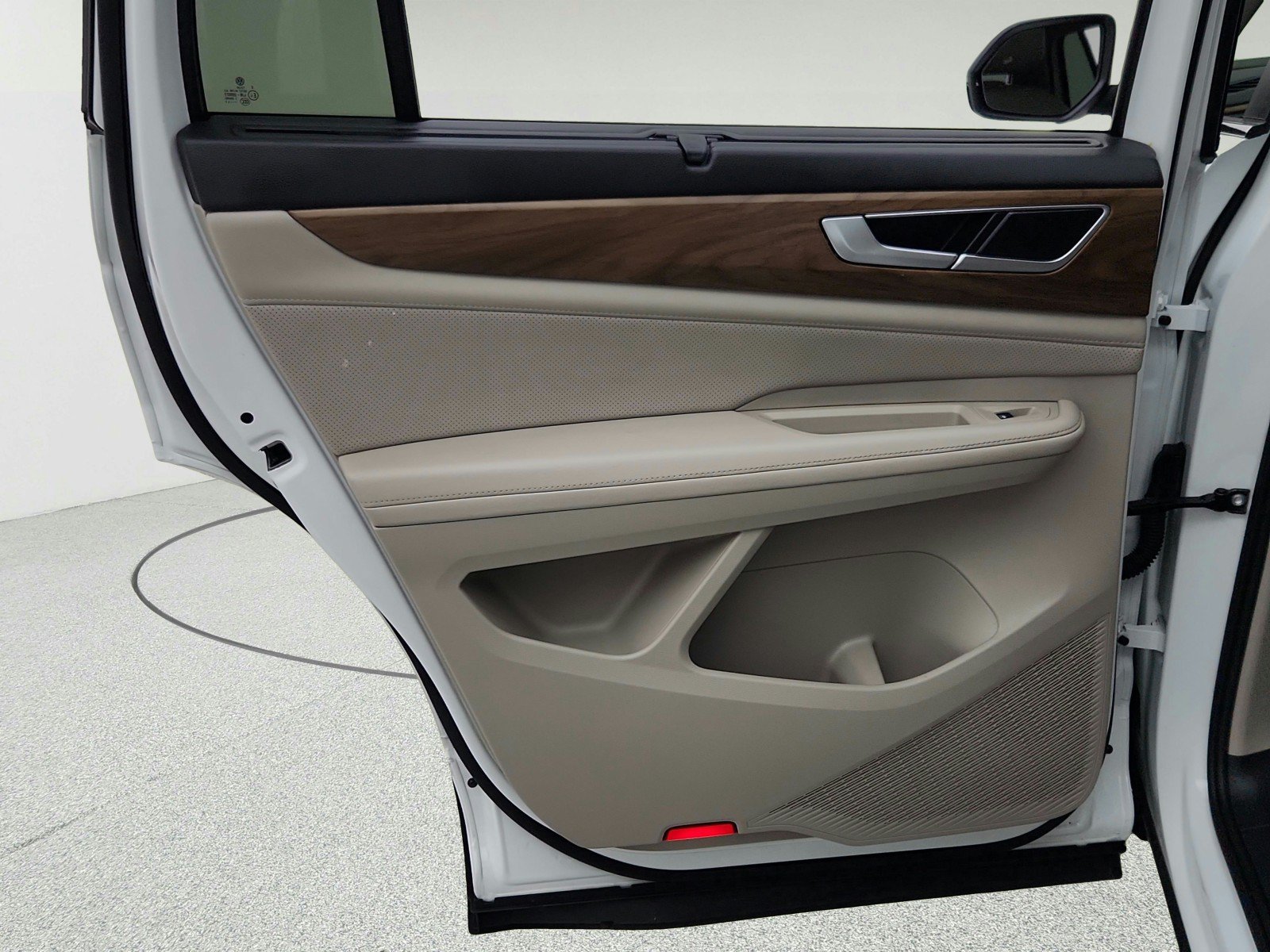 Used 2024 Volkswagen Atlas SE w/ Panoramic Sunroof Package FWD image 30