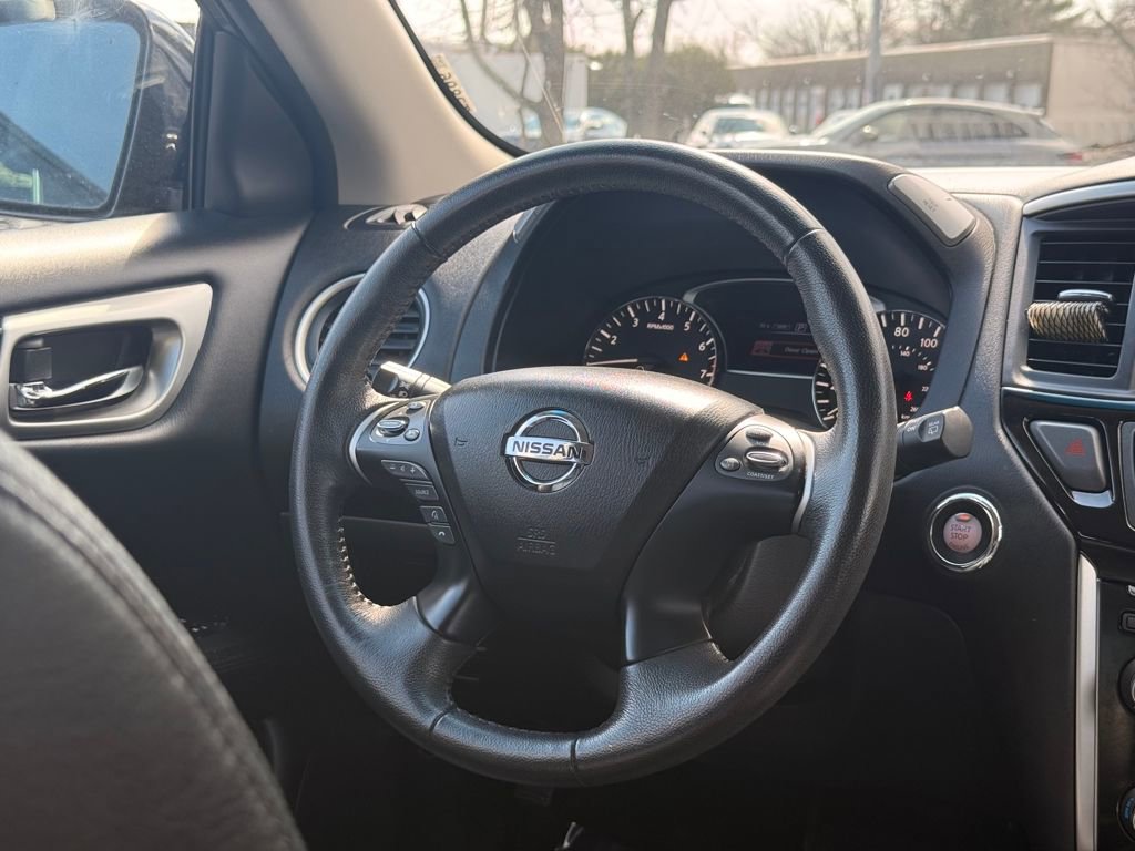 Used 2016 Nissan Pathfinder SV image 19