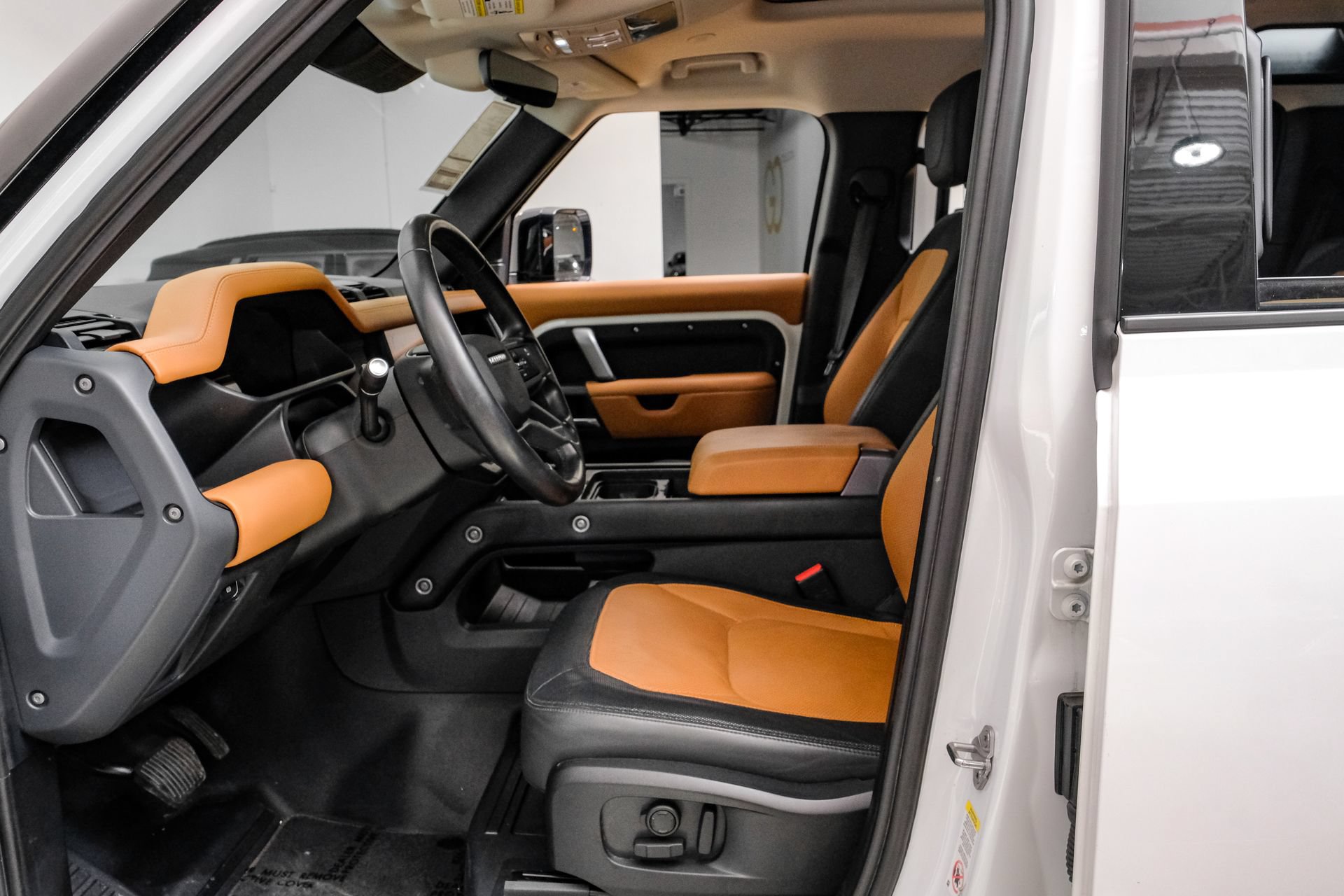 Used 2023 Land Rover Defender 110 X-Dynamic SE AWD/4WD image 4