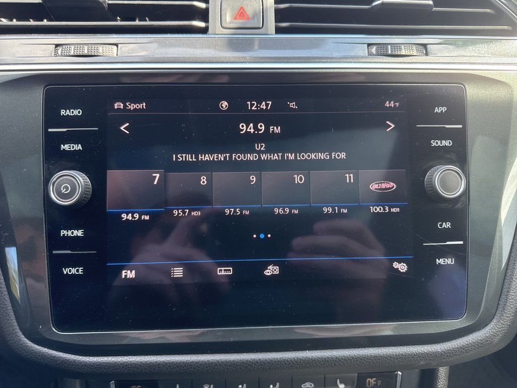 Used 2020 Volkswagen Tiguan SE w/ Panoramic Sunroof Package image 15