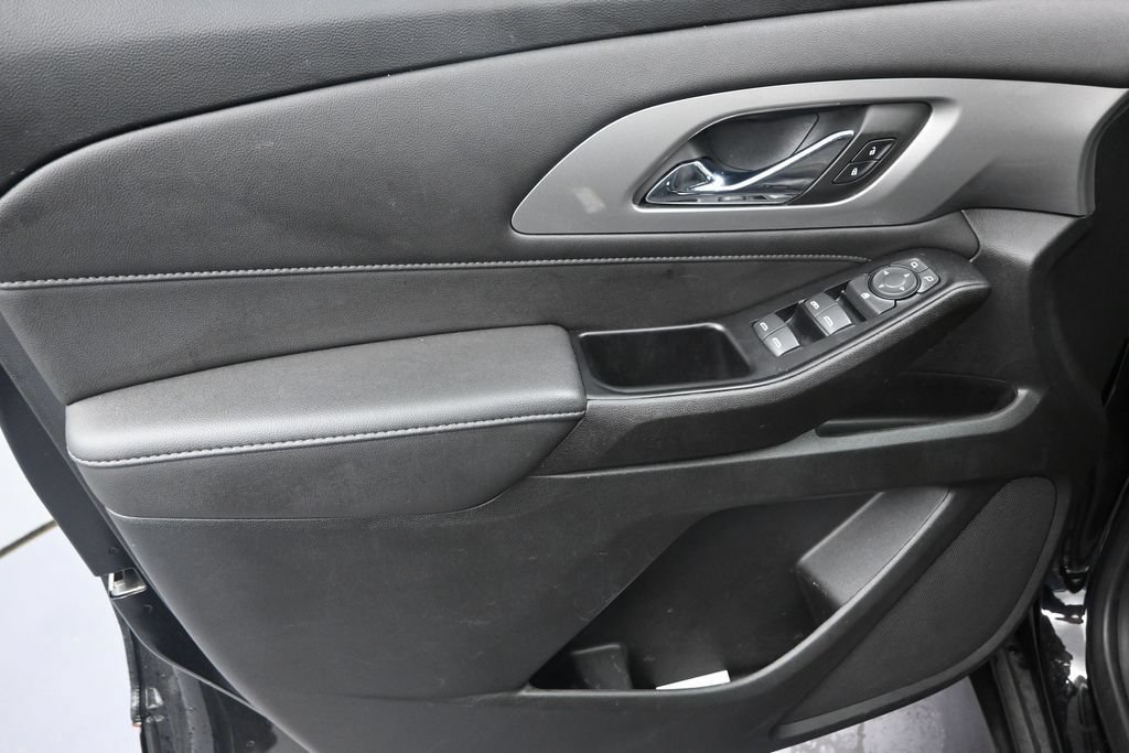 Used 2023 Chevrolet Traverse LT FWD image 11