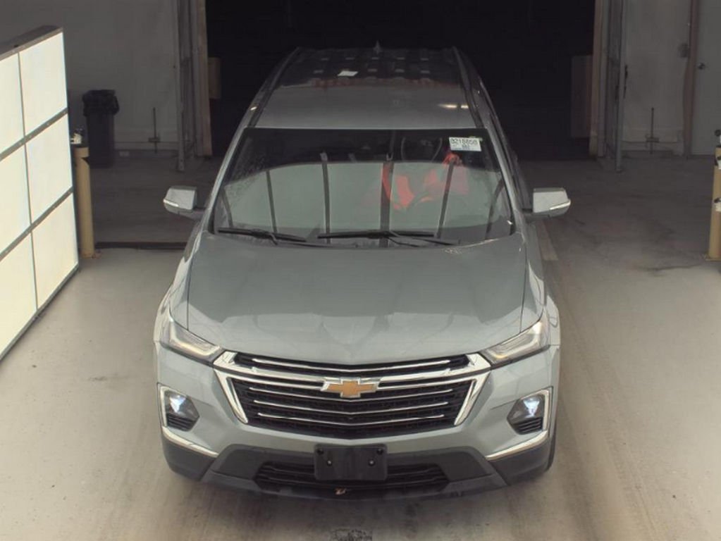 Used 2023 Chevrolet Traverse LT w/ Rear Camera Mirror Package image 2