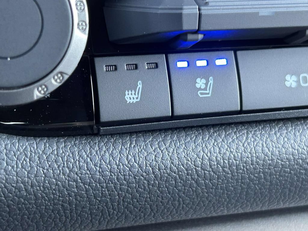 New 2026 Toyota Tundra Limited AWD/4WD image 28