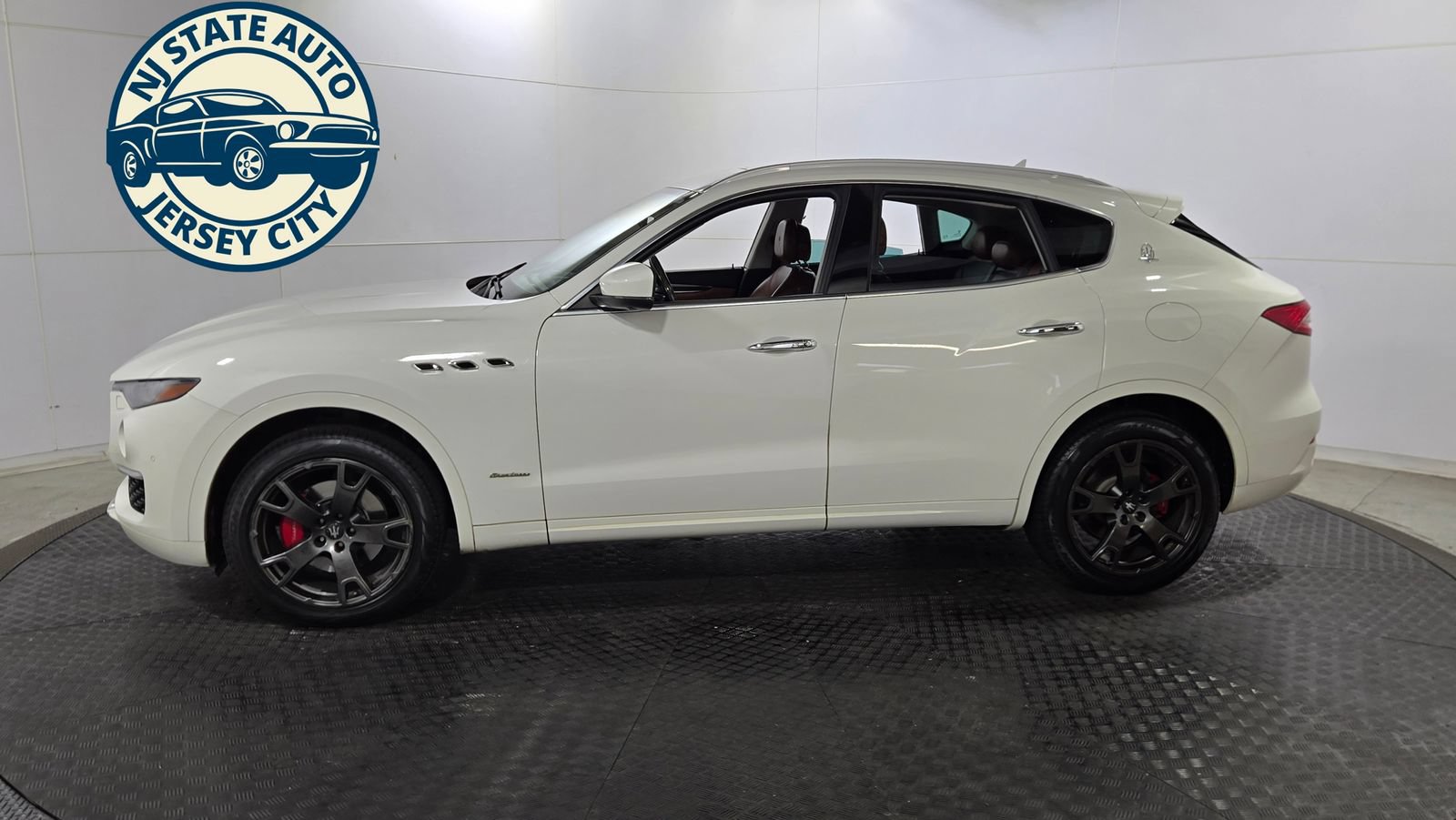 Used 2019 Maserati Levante GranLusso AWD/4WD image 4