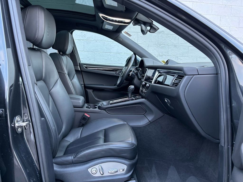 Certified 2023 Porsche Macan image 22