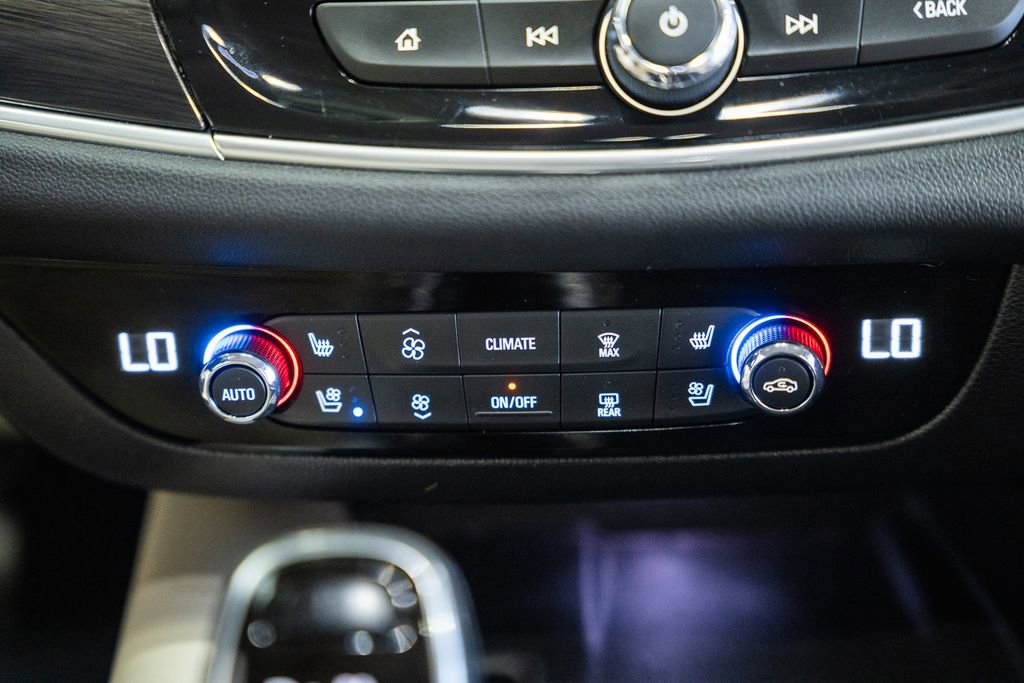 Used 2019 Buick Enclave Premium AWD/4WD image 25