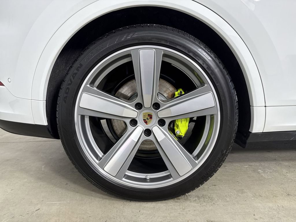 Certified 2024 Porsche Cayenne Turbo image 16