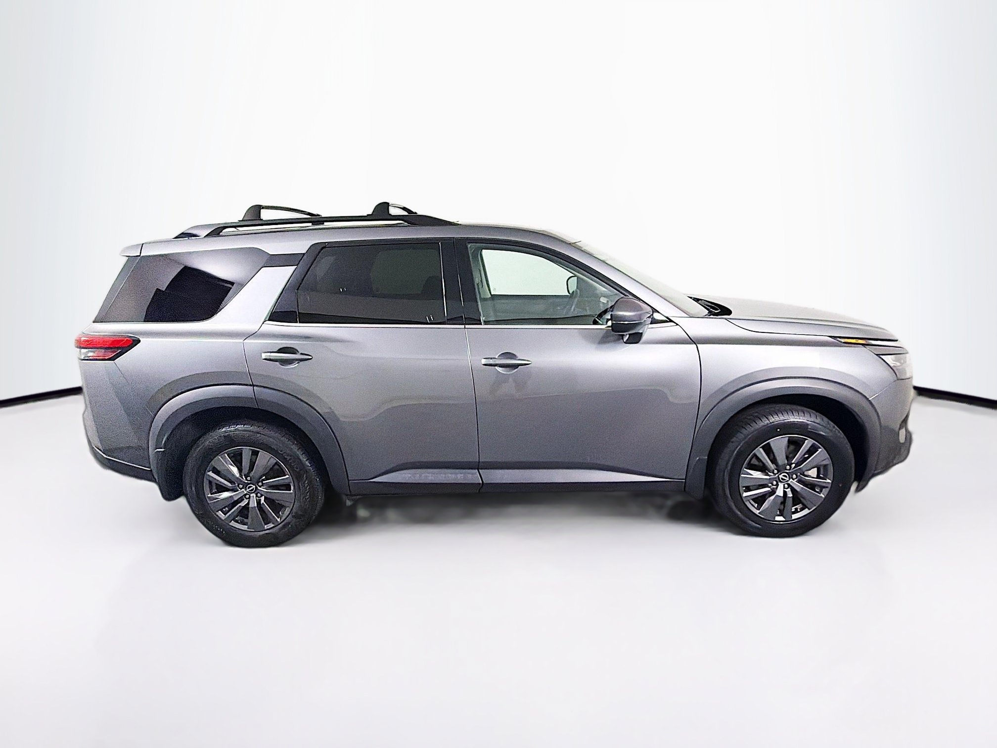 Used 2023 Nissan Pathfinder SV w/ SV Premium Package AWD/4WD image 10
