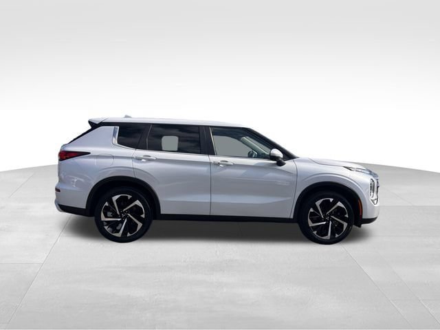 Used 2023 Mitsubishi Outlander SE FWD image 6