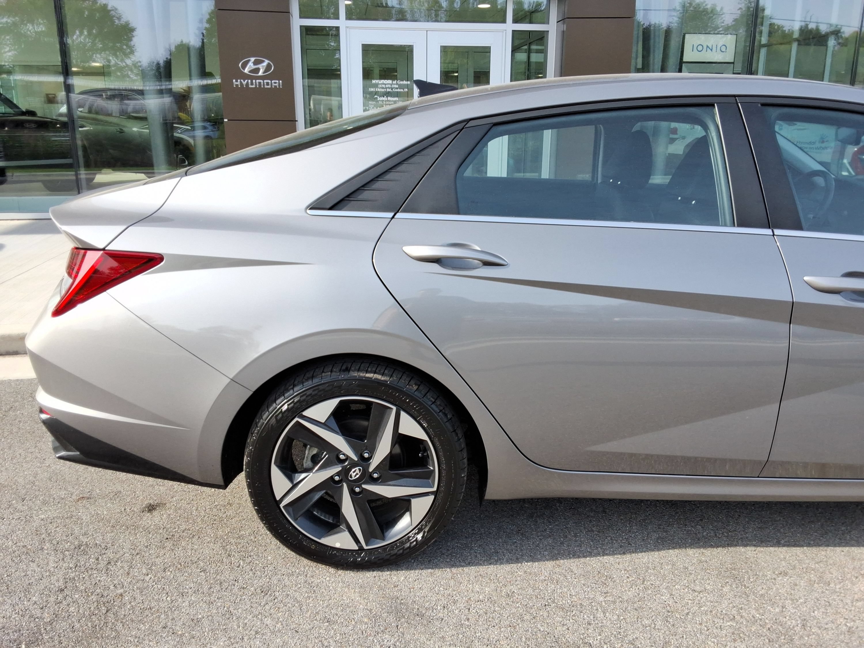 Used 2023 Hyundai Elantra Limited FWD image 14