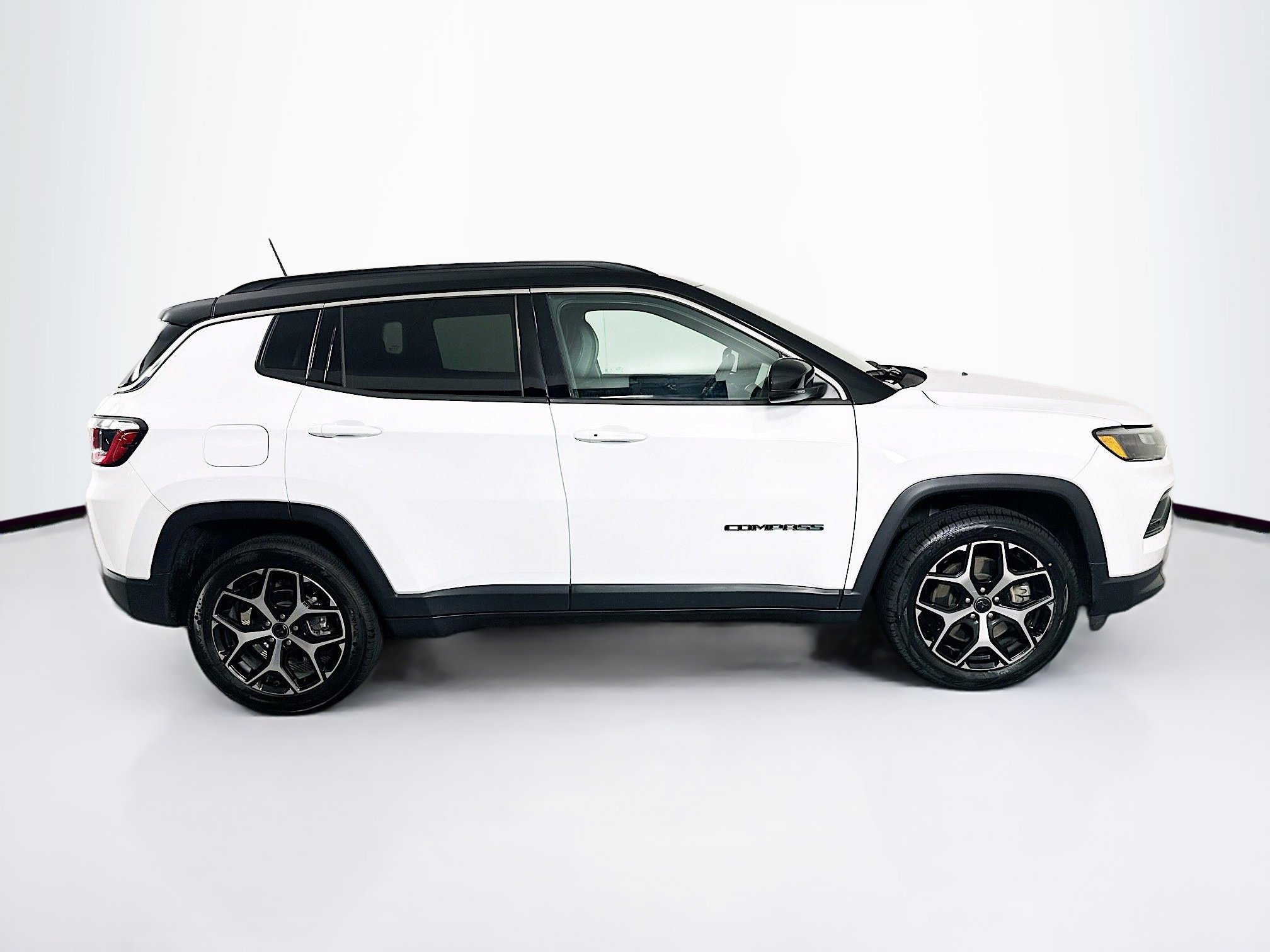 Used 2025 Jeep Compass Limited image 10