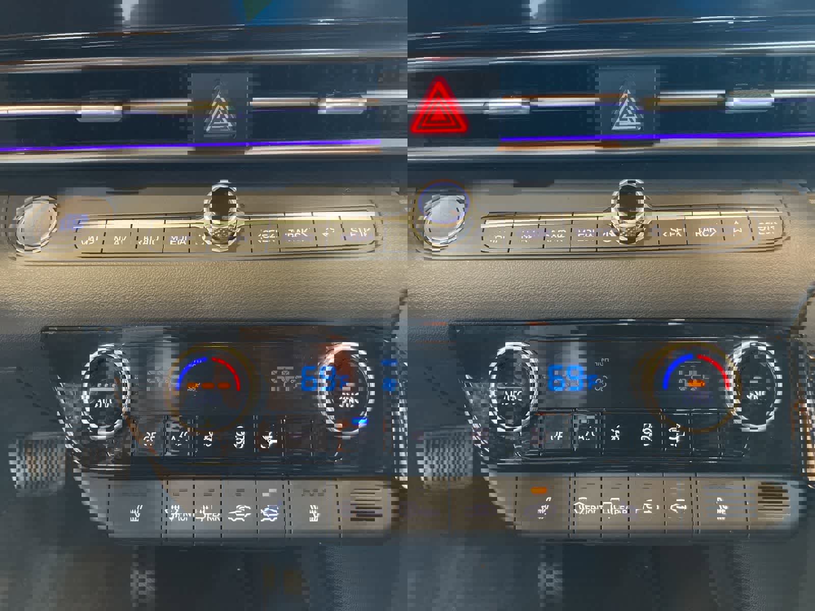 Used 2025 Hyundai Elantra SEL image 20