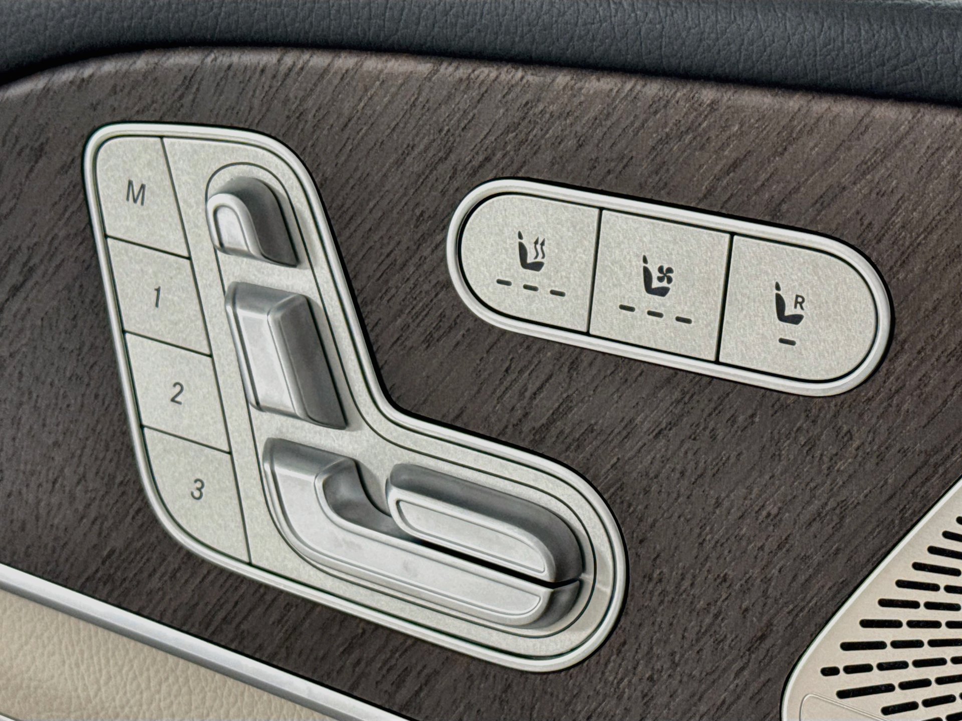 New 2027 Mercedes-Benz GLS 450 4MATIC image 22