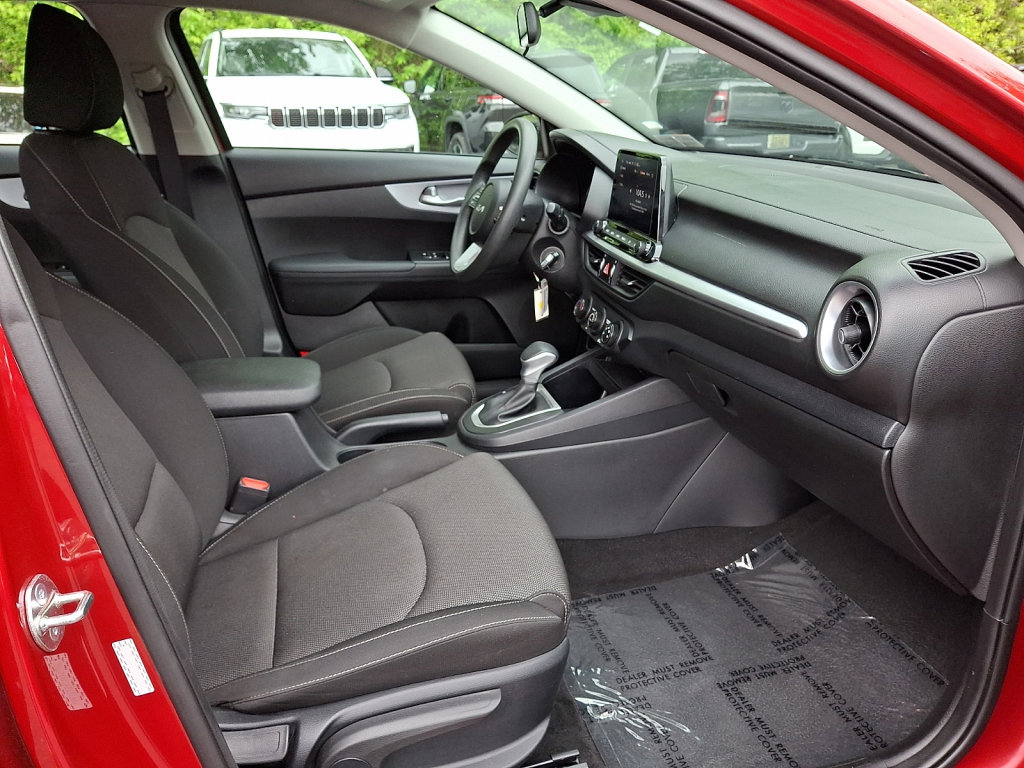 Used 2024 Kia Forte LXS FWD image 11