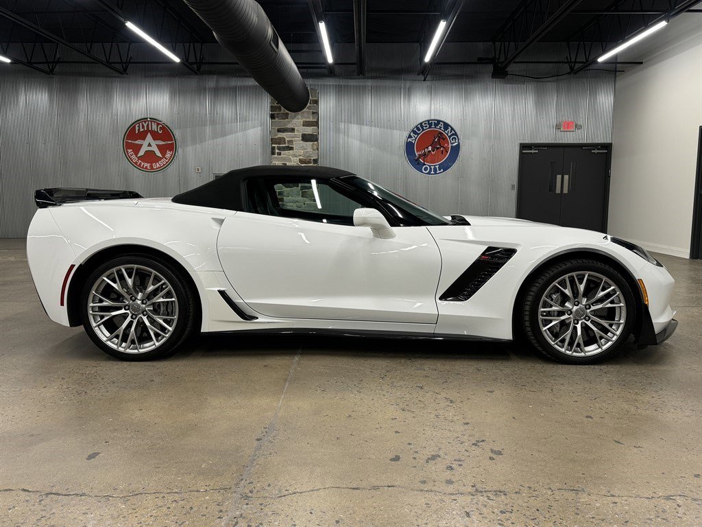 Used 2015 Chevrolet Corvette Z06 w/ 3LZ Preferred Equipment Group RWD image 16