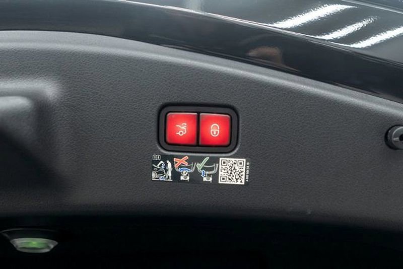 Used 2025 Mercedes-Benz CLE 300 4MATIC Coupe image 30