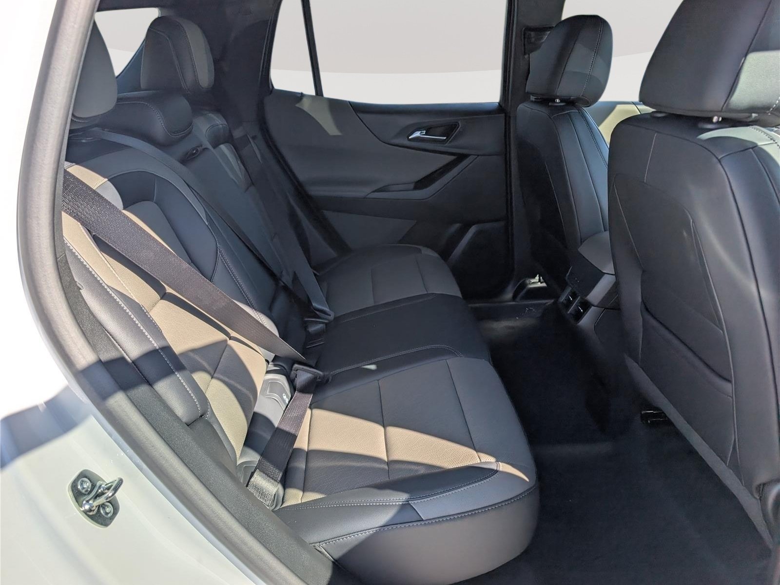 New 2027 Chevrolet Equinox LT w/ Convenience Package II AWD/4WD image 7