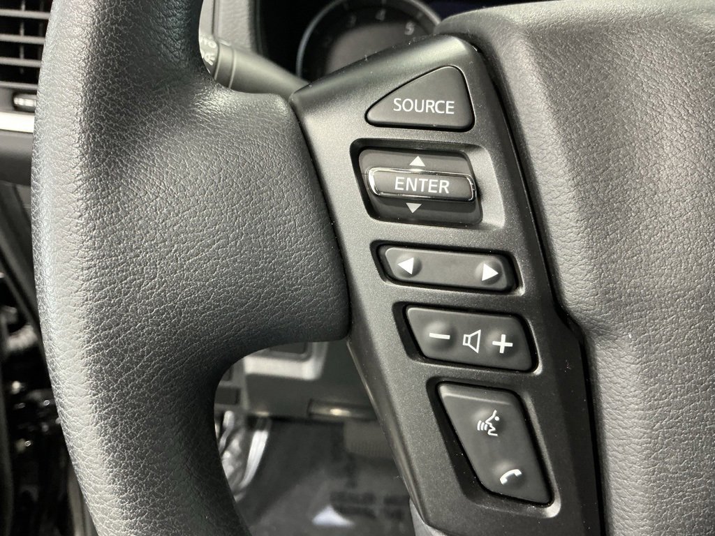 Used 2022 Nissan Frontier SV image 7