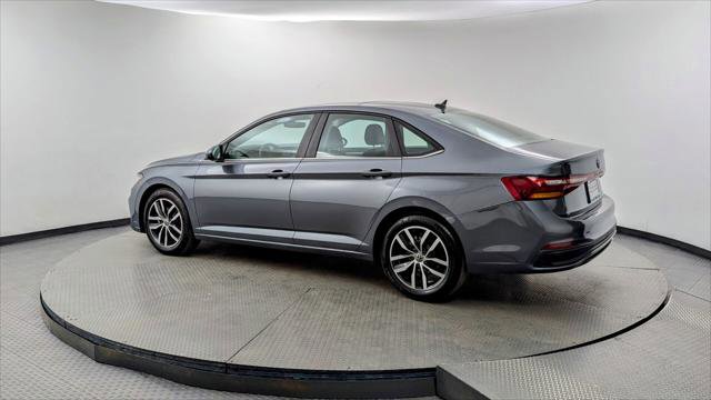 Used 2025 Volkswagen Jetta SE image 4