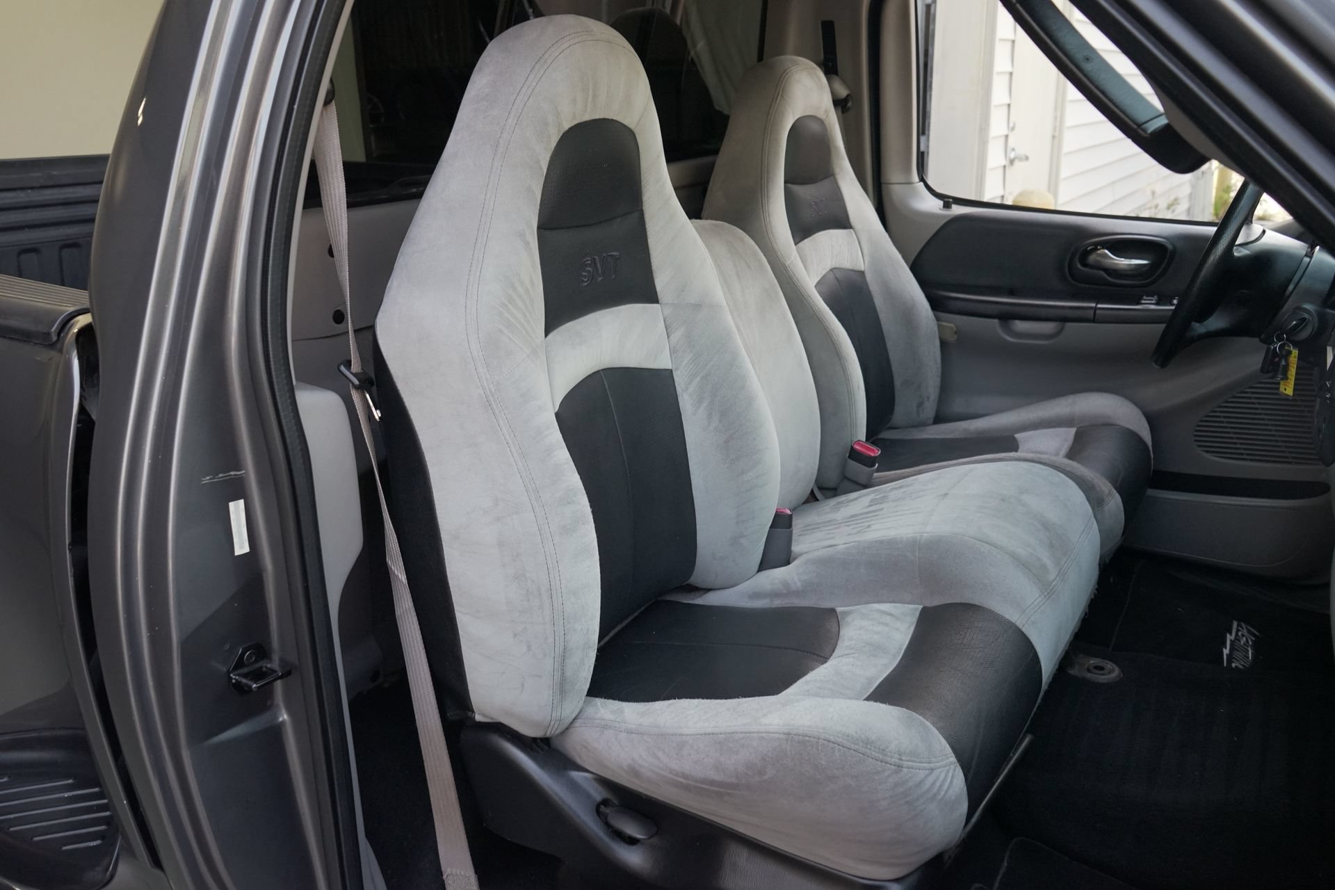 Used 2004 Ford F150 Lightning RWD image 4