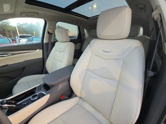 New 2025 Cadillac XT5 Premium Luxury w/ LPO, Floor Liner Package image 11