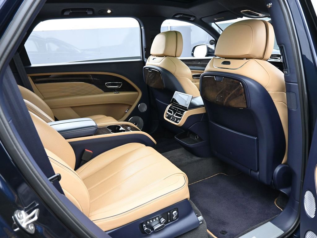 Certified 2023 Bentley Bentayga Extended Wheelbase AWD/4WD image 32